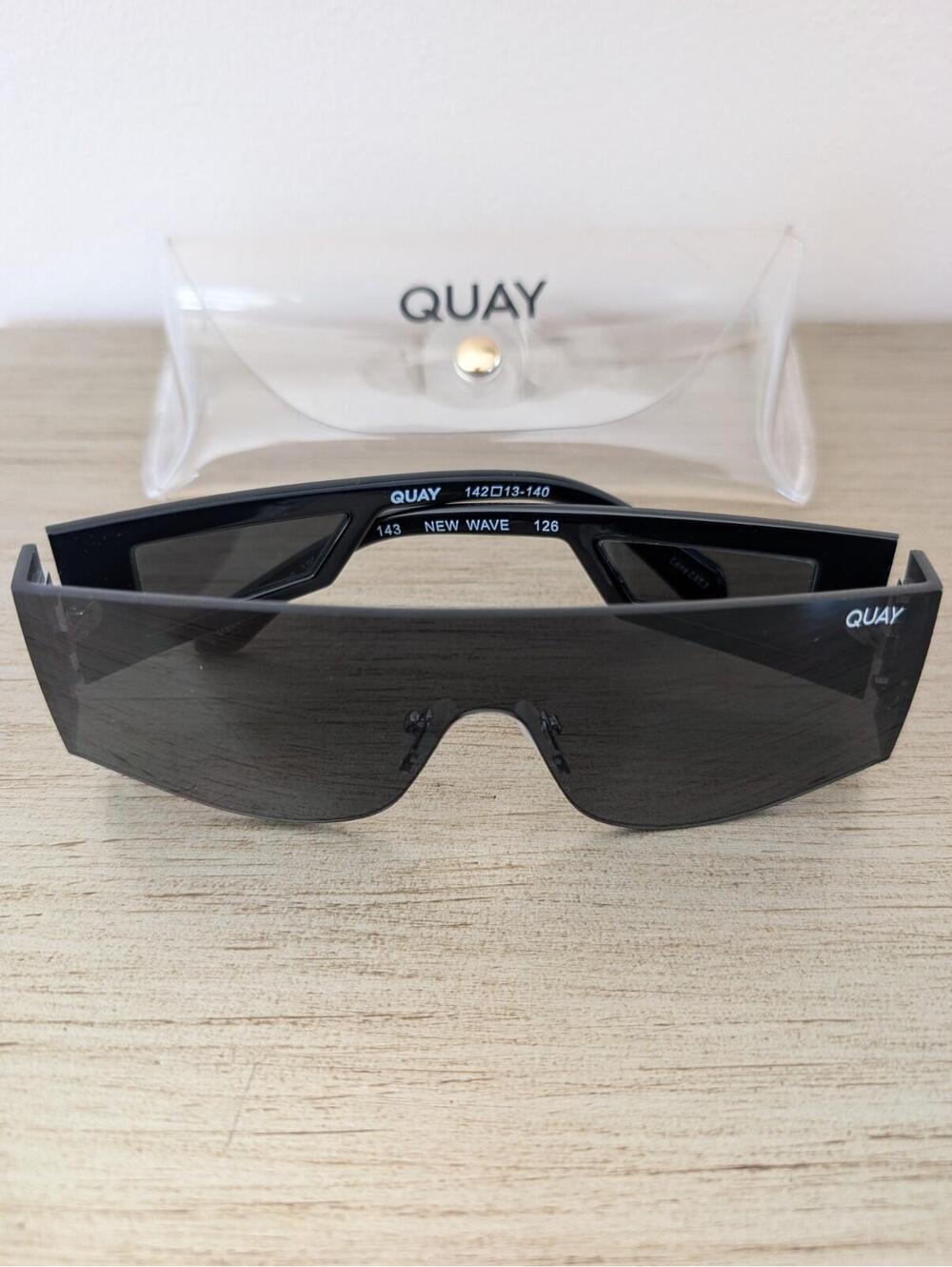 NEW Quay Australia New Wave Shield Sunglasses Black With Case